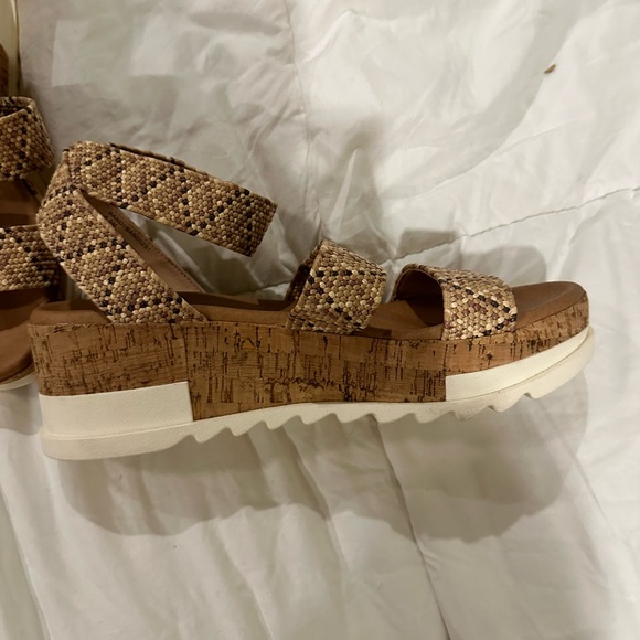 Steve Madden sandals - Picture 2 of 5